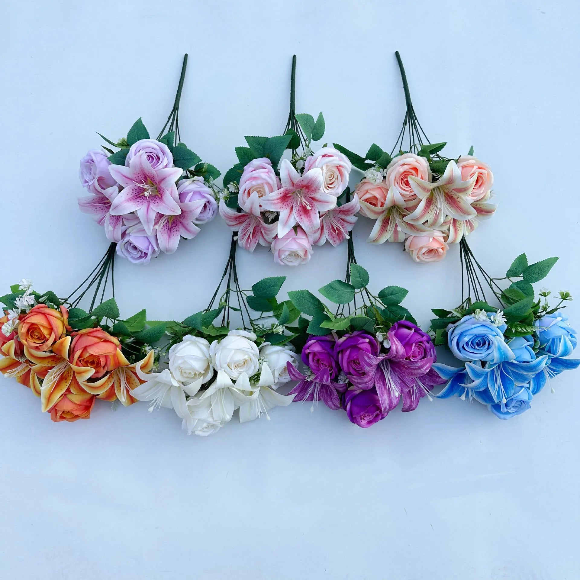 Bouquet Printanier Mélangé – 9 Tiges de Roses et Lys